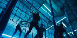 Des joueurs dans un jeu dans une salle